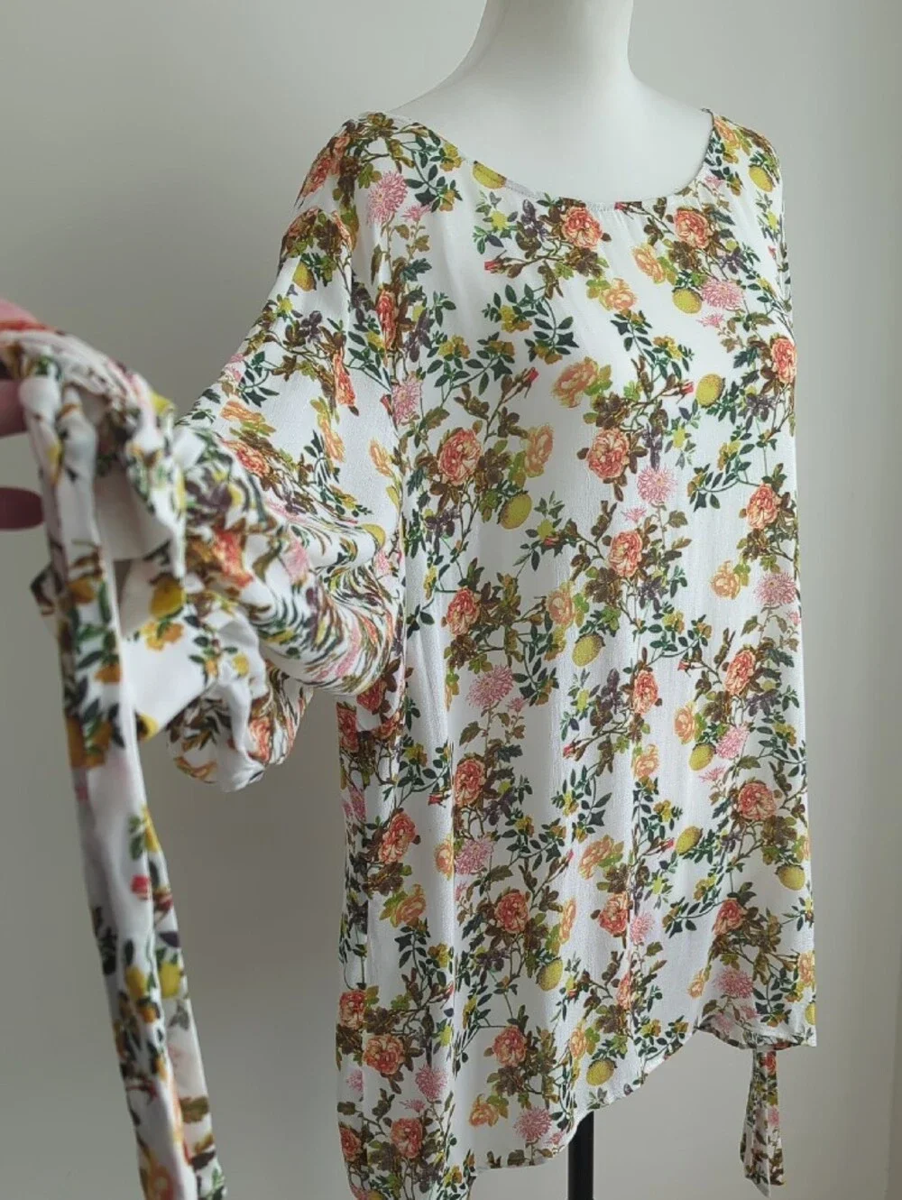 NWT Banana Republic Lemon Botanical Floral Puff Sleeve Tie-Cuff Peasant Blouse